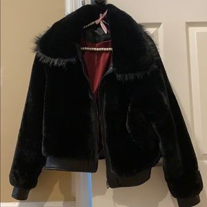 BlankNYC faux fur jacket Size large.